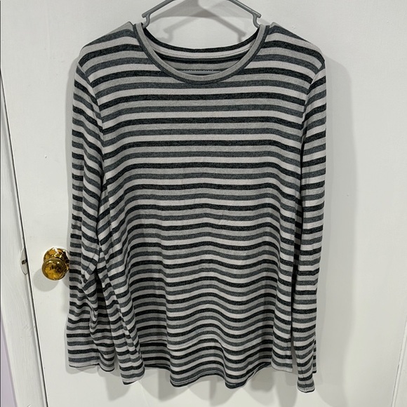 American Eagle Outfitters Tops - American eagle Long Sleeve Shirt